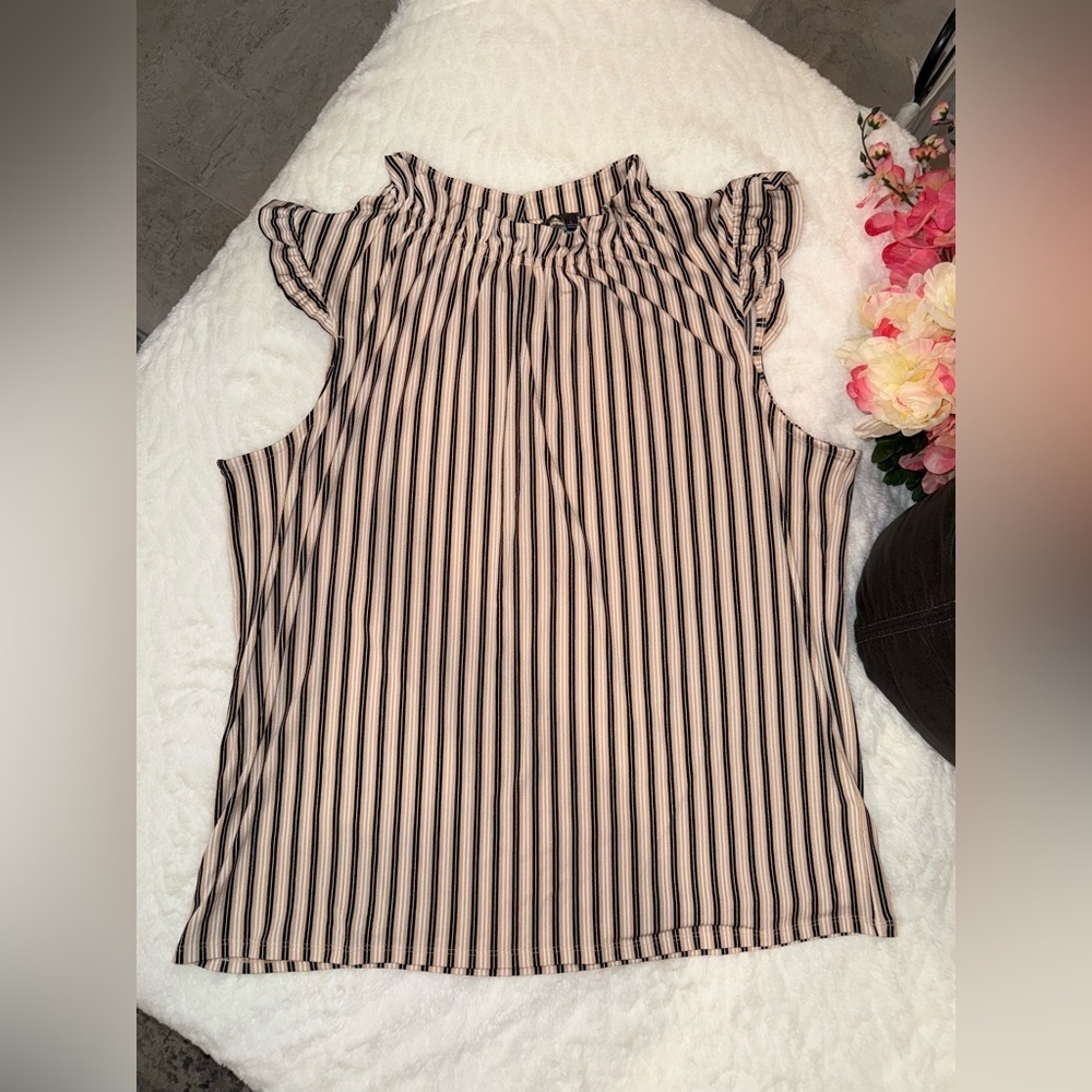 3 x 20$Adrianna Papell Black and Cream Striped Blouse with Ruffle Sleeves Size L